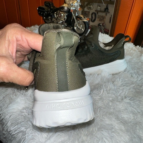 Men's Nike Rival Running Shoes Green And White Anthracite AA7400-300 US Size 8.5 - Picture 3 of 12